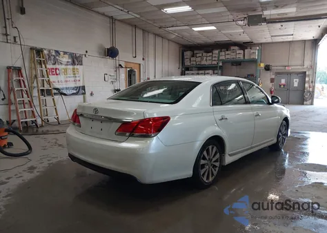 2011 Toyota Avalon Limited z USA, uszkodzony, nr VIN 4T1BK3DB5BU381125